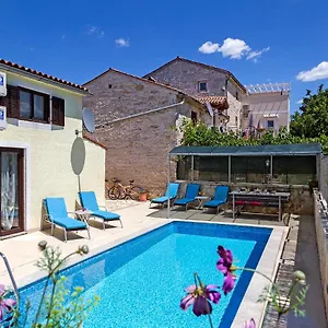 https://villa-karina-tar.in-istria.net